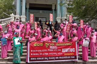 Asha activists demanded fulfillment of various demands including monthly wages