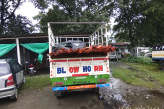 bolero pick up seized with two person for carry log without chalan