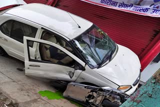 one dead and 2 injured in  car accident at latur