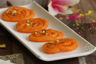 Lockdown Recipes, homemade jalebis, how to make jalebi at home