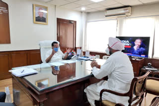 Punjab Finance Minister meets Gowda on considering setting up drug park in Bathinda