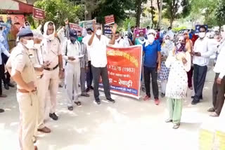 pti teachers submitted memorandum to mla laxman yadav in rewari