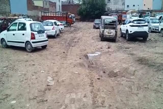 market space turned into parking in nangloi area of delhi