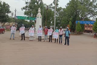 workers-of-app-protesting-against-chhattisgarh-government-from-3-july