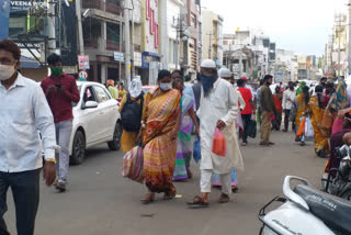 Lockdown fear in Vijayapur:  people rushed to market fro buy essential items