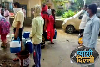 People facing water crises problem in Mayapuri of West Delhi