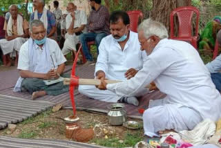 MLA Rajesh Shukla did Bhoomi Pujan of the road