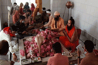 devotee worship Lord Shiva in Chhoti Kashi temple during savan month in bhiwani