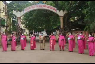 Asha workers protest