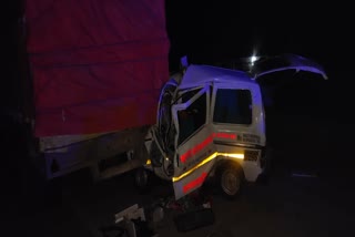 Ambulance collided with a truck parked in Amarpatan Satna