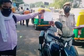 delhi police issuing challan for violating social distancing