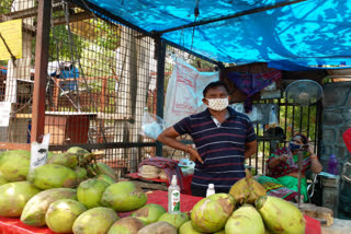 People waiting for rain to get relief from heat in Delhi