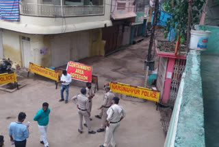 police near contenment zone