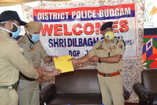 بڈگام میں ڈی جی پی دلباغ سنگھ نے پولیس کنٹینمنٹ زون کا دورہ کرکے سکیورٹی اور انتظامات کا جائزہ لیا