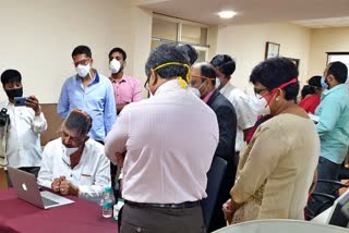 DK Shivakumar visited Victoria Hospital
