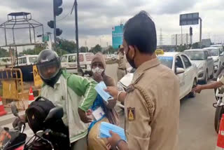 Inspector in Bangalore takes class to riders