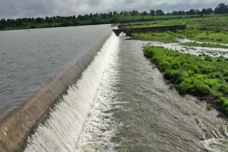 dhamna-dam-overflow-in-shelud-jalna