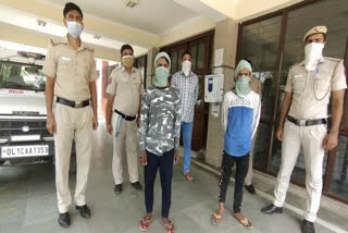 two auto lifter cum snatchers arrested by delhi police