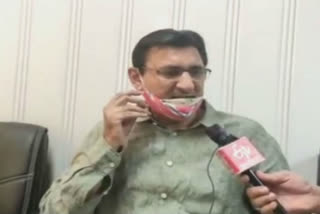 Councilor Sunil Sahdev of Lajpat Nagar raised questions on working style of delhi government
