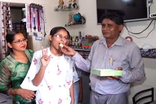 chandigarh student Sneha got 98.6 percent marks in 10th CBSE board exam