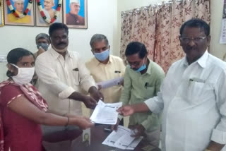 MLA tippeswamy give recruitment papers