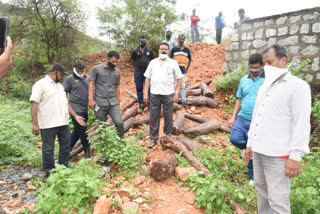 ఆంధ్రా పోలీసులను చూసి... తమిళ స్మగ్లర్లు పరారీ