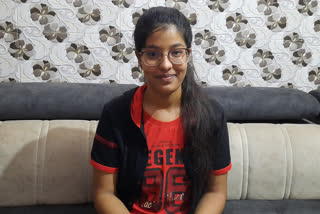 Damini Chaudhary of Muradnagar topped city by bringing 98.6% marks in Intermediate