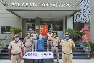 Badarpur police arrested 1 mobile snatcher along with his minor partner