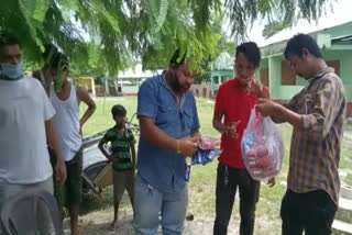 বন্যাৰ্তলৈ বঙাইগাঁও জিলা যুৱ কংগ্ৰেছৰ সাহাৰ্য বিতৰণ