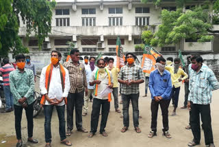 peddapalli bjp leaders protest