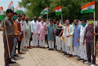 Hammal and Tulawati Mazdoor Sangh submitted memorandum in Shivpuri