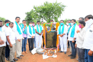 mla ravishankar laid foundation for farmer's platforms in karimnagar district