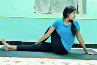 yoga-practice-to-female-police-in-chennai
