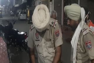 Accused of stealing Rs 15,000 from a young girl in Amritsar