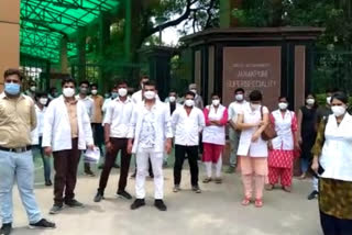 nursing staff protest at Janakpuri Super Speciality Hospital