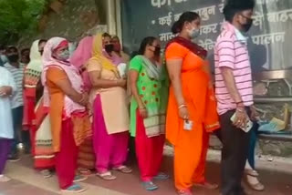 PWD worker not followed social distancing at bus stand near JNU gate