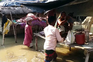 Nimuiya Panchayat  bihar flood 2020  Gandak river flood  Valmiki Nagar barrage  Bihar floods  Gopalganj  Continuous discharge of water from Nepal  ബിഹാർ പ്രളയം  പ്രളയം  ബിഹാർ  നേപ്പാളിലെ കനത്ത മഴ  ജലനിരപ്പ് ഉയരുന്നു  ഗന്ധക് നദി