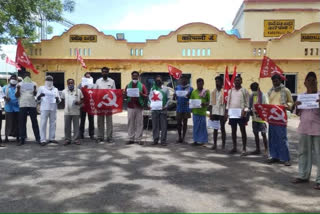 Left-wing trade unions protest over railway privatization in khammam district