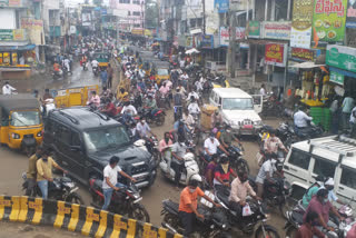 heavy traffic at amalapuram centre for buying essential goods in east godavari district