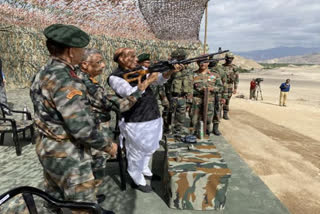 rajnath-singh-witnesses-para-dropping-exercise-of-indian-armed-forces-in-lehs-stakna