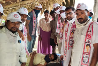 janasena leaders helps to injured family in madugula