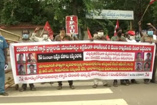 gas delivery workers association protest at kakinada to give their payments