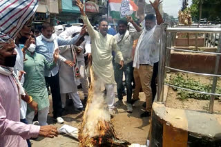 Congress burnt effigy of Chief Minister in Gwalior