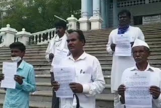 protests against amendment to Karnataka Land Reform Act in Gulberga