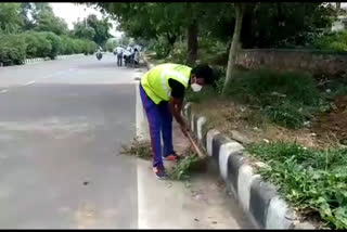 MCD is attention to cleanliness roads in  kakrola village delhi