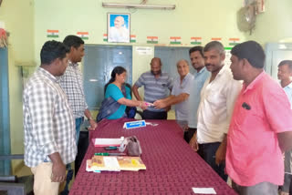 Honest Village secretary gives back gold in nirmal district