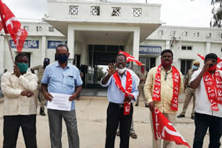 citu leaders protest to stop railway privatization in wanaparthy district