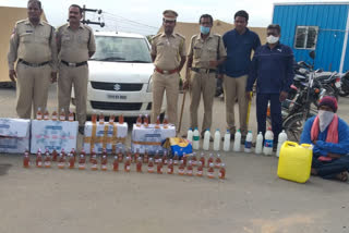 border police caught illegal liquor in Alampur