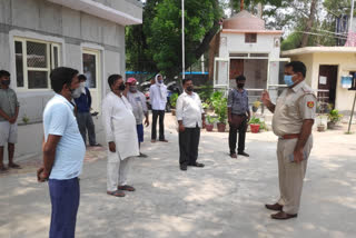 Baba Haridas Nagar police activating street vendors under eye and ear scheme for security of August 15