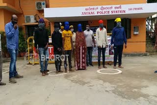 a gang arrested by anneal police those who make robbery by using woman